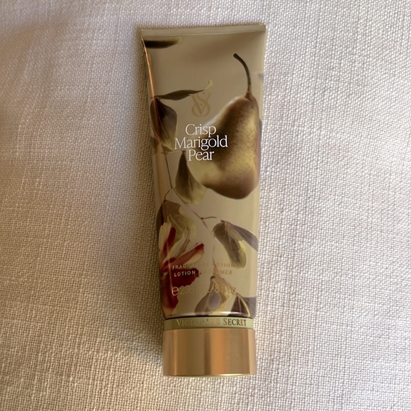Victoria’s Secret BODY FRAGRANCE Fall Flora Body Lotion - Crisp Marigold Pear - Picture 2 of 4
